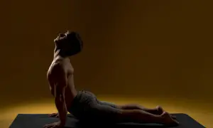 Joga a kalorie: ile spalisz? Dynamiczne style vs. relaks