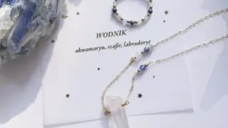 Zjawiskowy naszyjnik i pierścionek z kamieniami dla Wodnika: akwamaryn, szafir, labradoryt.